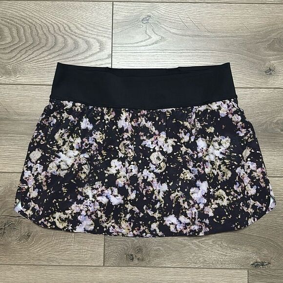 Title Nine 14” Napili Bonded Ultra Light High Rise Black Printed Running Skirt M - Picture 1 of 10